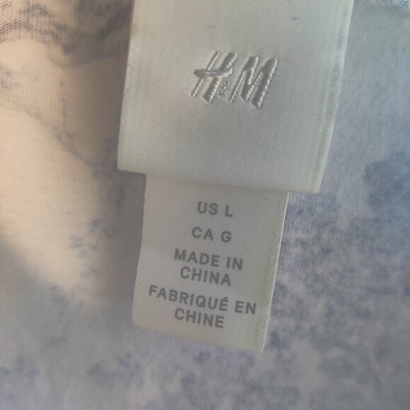 Bodysuit by H&M in blue and white flowers and zoo animals, 95% cotton,with Snaps - Picture 4 of 5